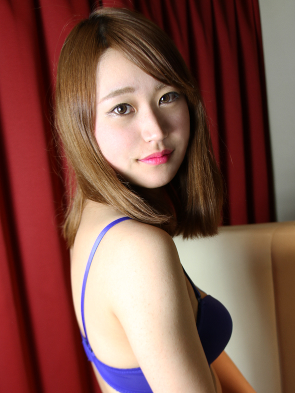 踊れ！チンチコリン・神戸店 あいな 18歳 T：160　B：78(B)　W：55　H：80