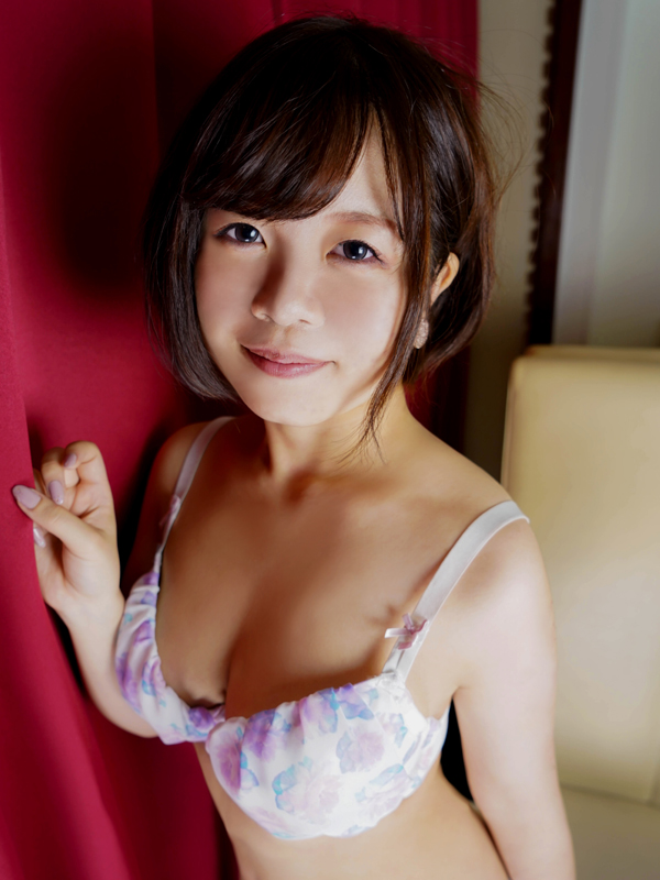 踊れ！チンチコリン・神戸店 えりか 18歳 T：152cm　B：86(G)　W：56　H：83