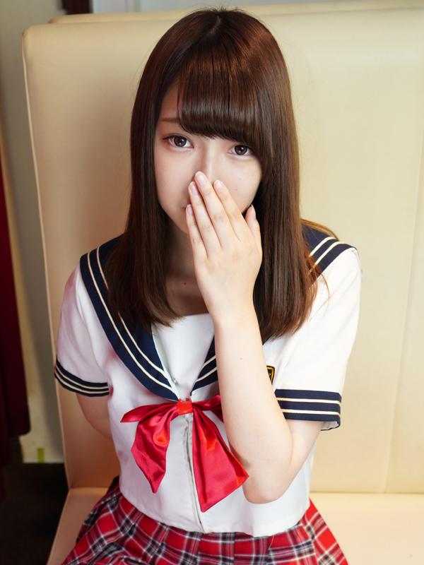 踊れ！チンチコリン・神戸店 グミ 18歳 T：160cm　B：84(C)　W：55　H：87